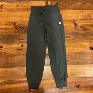 VUORI daily joggers
